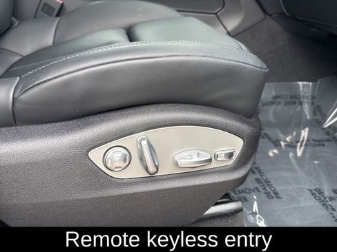 Used 2024 Porsche Macan image 7