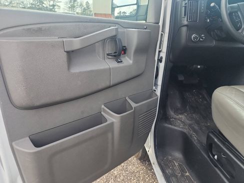 Used 2022 Chevrolet Express 2500 w/ Driver Convenience Package RWD image 17
