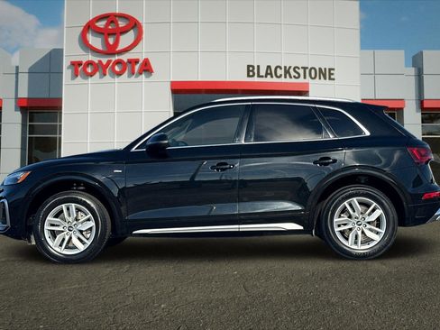 Used 2023 Audi Q5 2.0T Premium w/ Convenience Package image 6