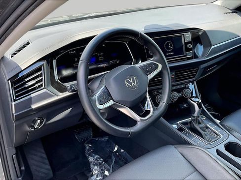 Used 2024 Volkswagen Jetta SE FWD image 18
