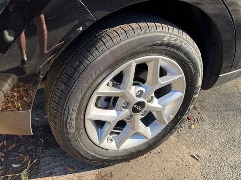 Certified 2025 Kia Soul LX image 9