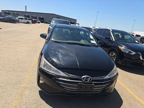 Used 2020 Hyundai Elantra SE w/ Cargo Package (C1) FWD image 2