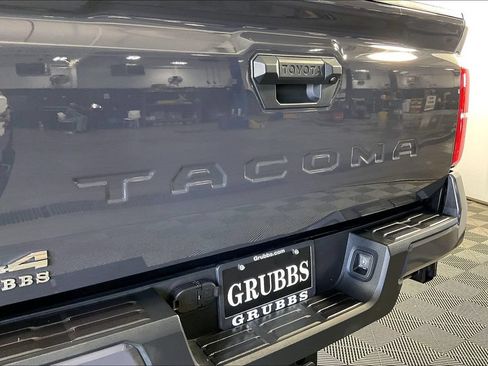 Used 2025 Toyota Tacoma SR5 AWD/4WD image 39