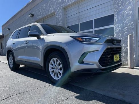 Used 2025 Toyota Grand Highlander image 10
