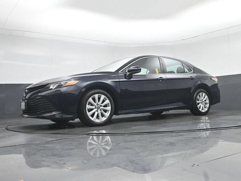 Used 2019 Toyota Camry LE FWD image 50