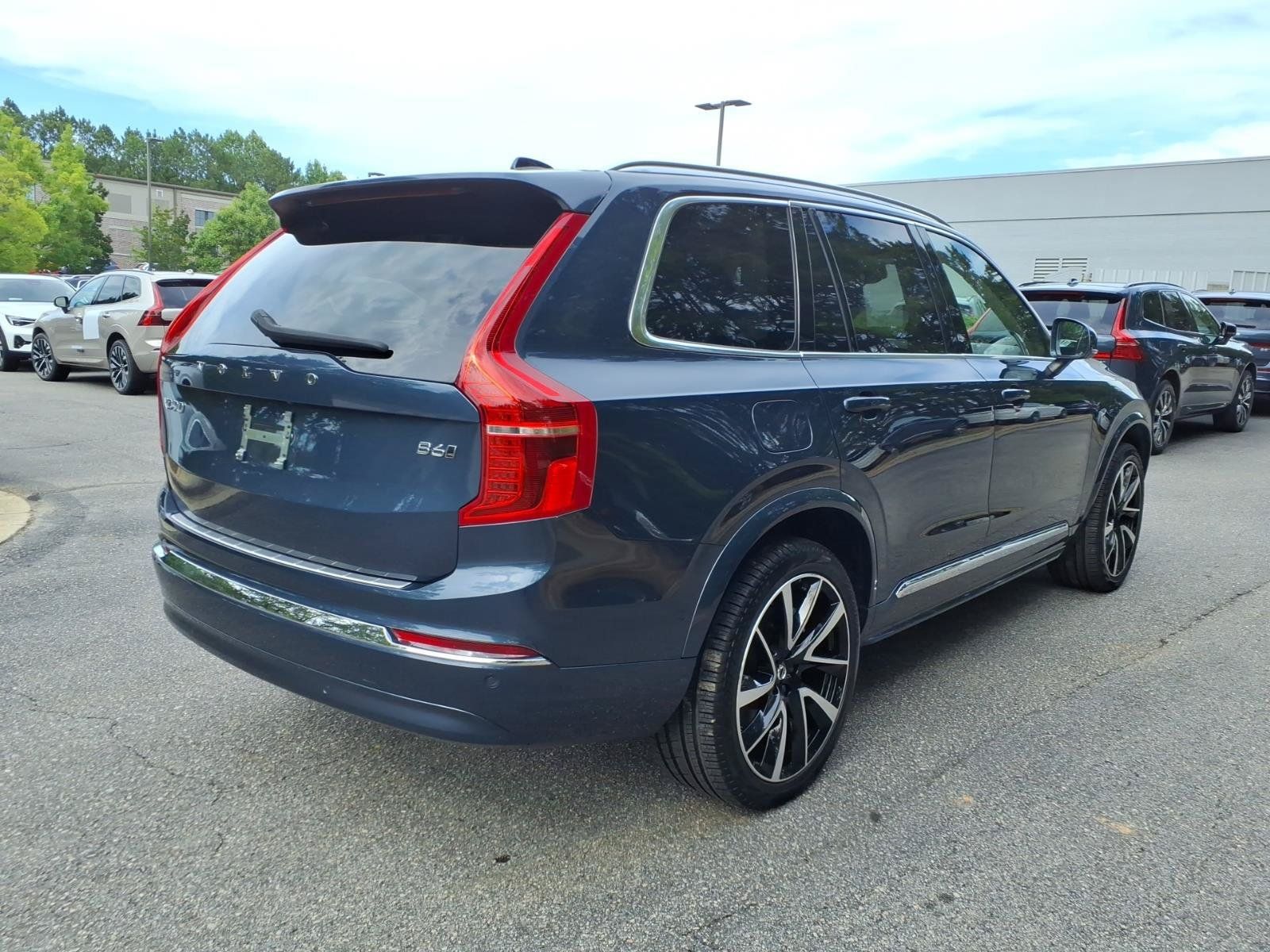 Certified 2025 Volvo XC90 B6 Plus w/ Protection Package Premier AWD/4WD image 3