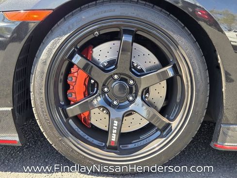 Used 2018 Nissan GT-R NISMO image 9