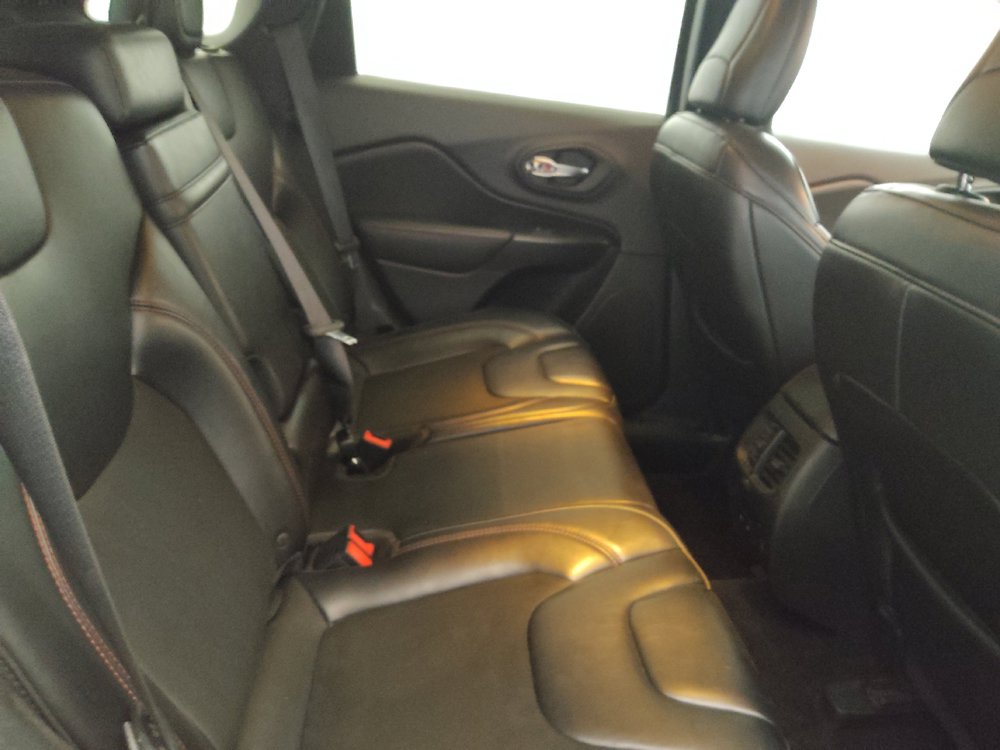 Used 2019 Jeep Cherokee Trailhawk AWD/4WD image 19