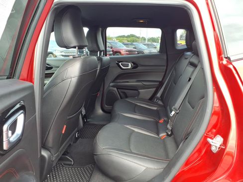 Used 2025 Jeep Compass Trailhawk w/ Trailhawk Elite Group AWD/4WD image 11