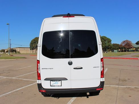 Used 2024 Mercedes-Benz Sprinter 2500 image 4