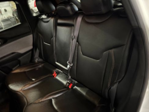 Used 2024 Jeep Compass Latitude image 30