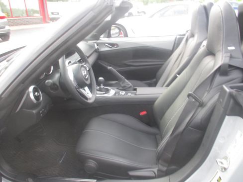 Used 2024 MAZDA MX-5 Miata Grand Touring w/ Appearance Package image 12