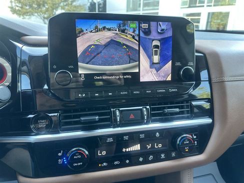 Used 2025 Nissan Pathfinder Platinum FWD image 40