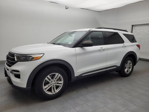 Used 2020 Ford Explorer XLT w/ Equipment Group 202A image 2