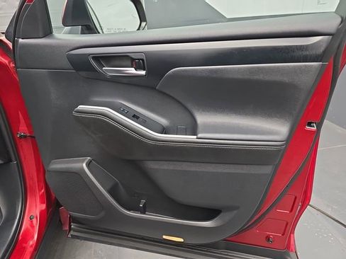 Used 2021 Toyota Highlander XLE image 50