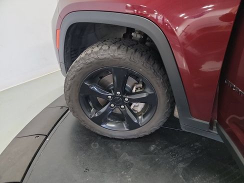 Used 2021 Jeep Grand Cherokee L Laredo AWD/4WD image 29