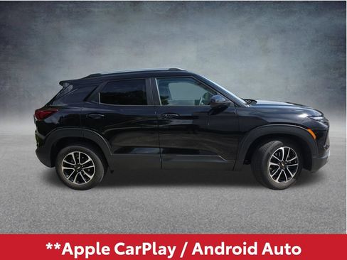 Used 2025 Chevrolet TrailBlazer LT FWD image 3