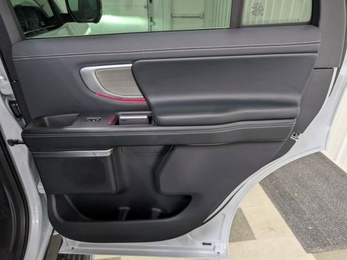 Used 2025 Ford Expedition Platinum image 31