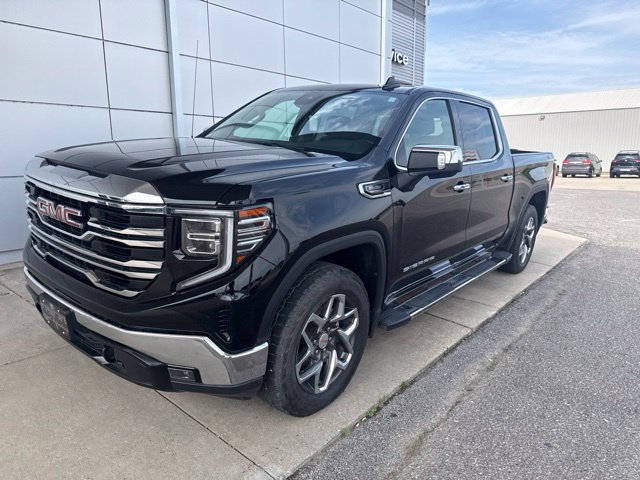 Used 2023 GMC Sierra 1500 SLT w/ SLT Premium Package AWD/4WD image 3