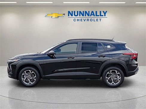 New 2026 Chevrolet Trax LT w/ Driver Confidence Package image 2