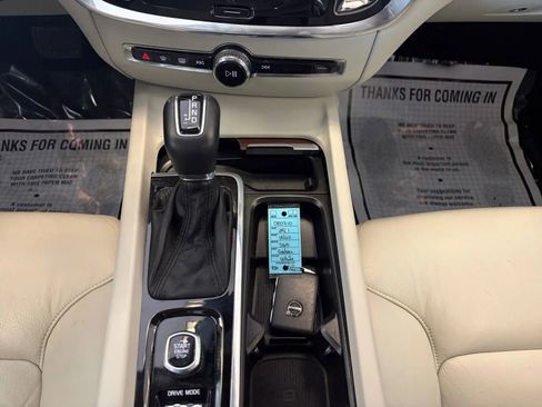 Used 2021 Volvo S60 T6 Momentum image 25