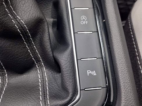 New 2025 Volkswagen Taos SE image 32