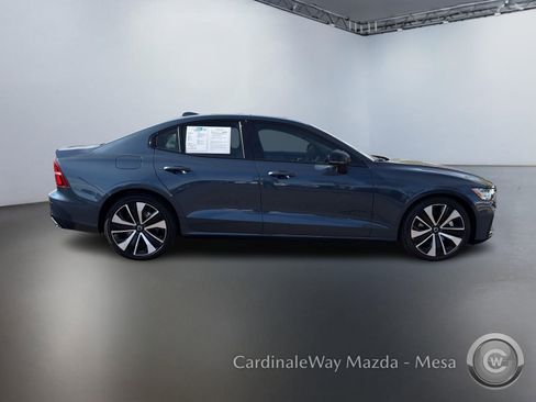 Used 2022 Volvo S60 B5 Momentum w/ Premium Package image 3