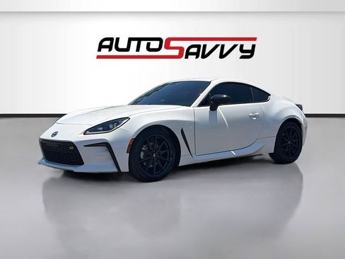 Used 2024 Toyota GR86 Premium RWD image 3