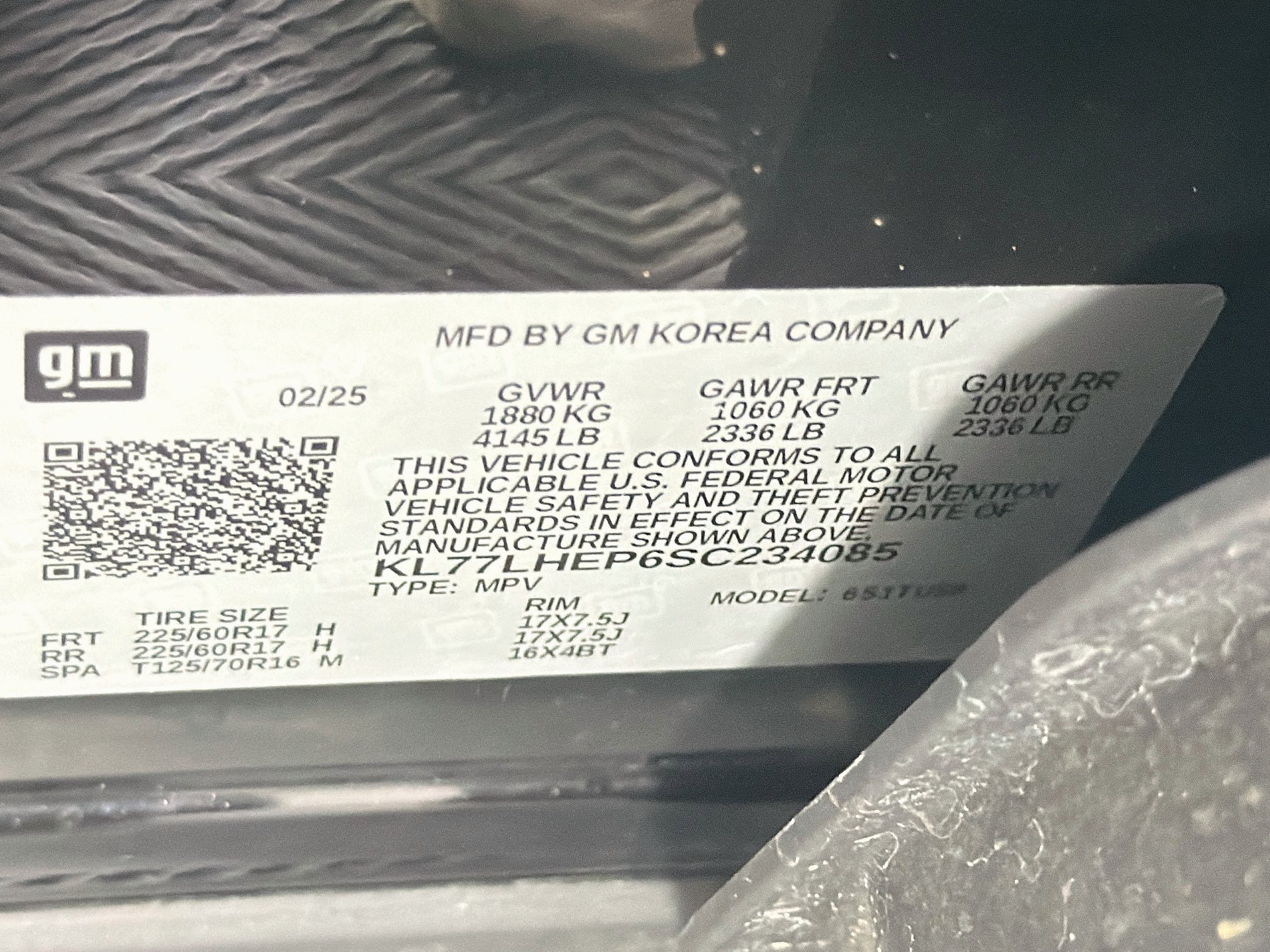 Used 2025 Chevrolet Trax LT FWD image 12