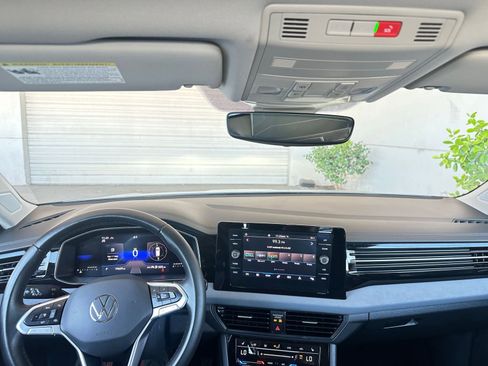 Used 2025 Volkswagen Jetta SE image 33