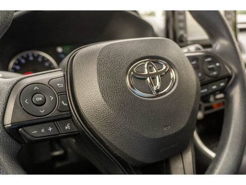 Used 2020 Toyota RAV4 LE FWD image 29