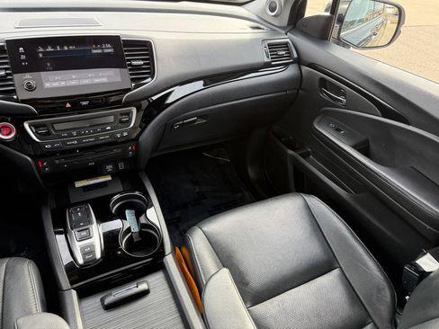 Used 2020 Honda Pilot Elite image 24