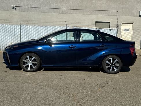 Used 2019 Toyota Mirai FWD image 2