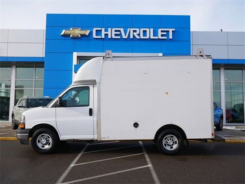 Used 2017 Chevrolet Express 3500 image 4