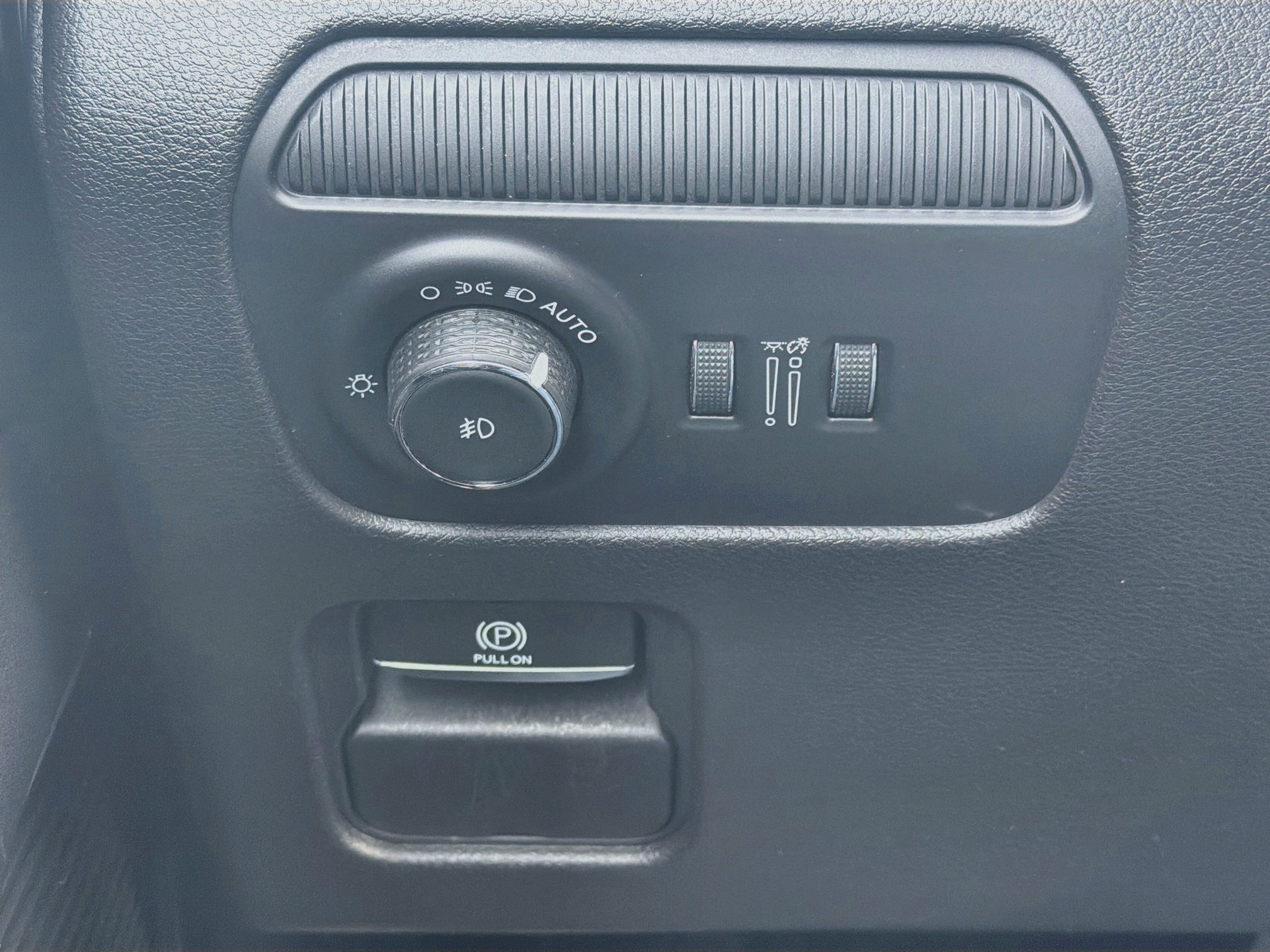 Used 2025 Jeep Wagoneer Series II AWD/4WD image 17