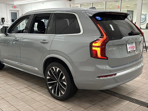 Used 2025 Volvo XC90 B6 Plus image 7