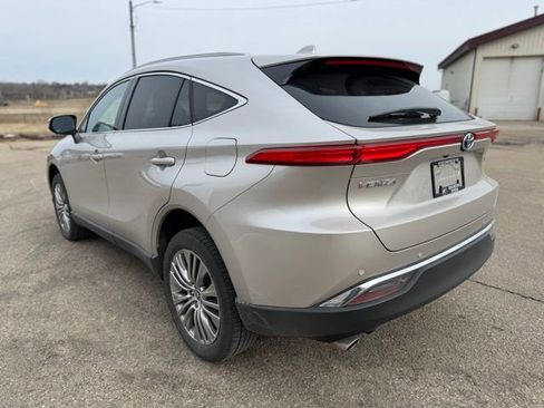 Used 2023 Toyota Venza Limited image 14