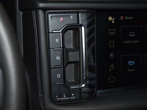 Used 2023 GMC Yukon Denali AWD/4WD image 10