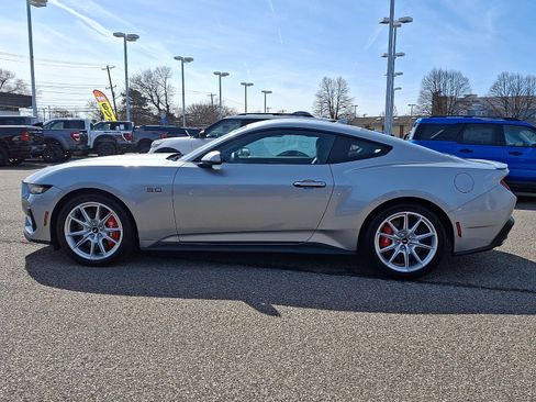 Used 2024 Ford Mustang GT Premium image 6