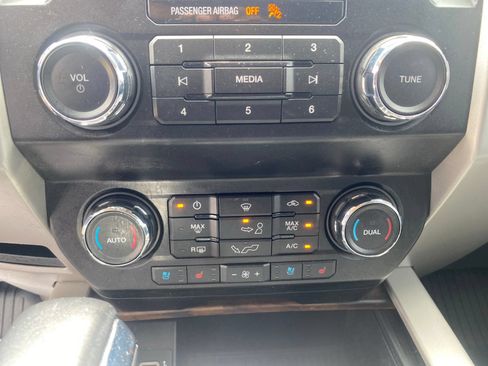Used 2020 Ford F150 Lariat RWD image 19