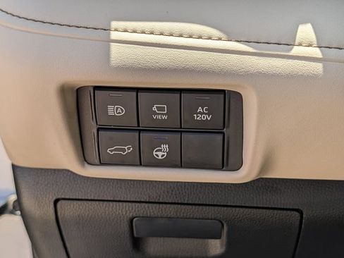 Used 2023 Toyota Highlander Platinum FWD image 23