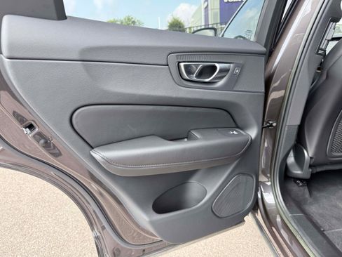 Certified 2023 Volvo XC60 B5 Plus AWD/4WD image 14