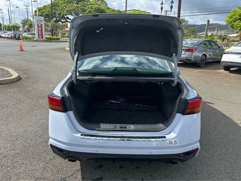 Used 2023 Nissan Altima 2.5 SR w/ SR Premium Package FWD image 11