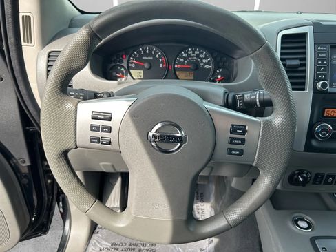 Used 2021 Nissan Frontier SV w/ Midnight Edition Floor Mats image 16