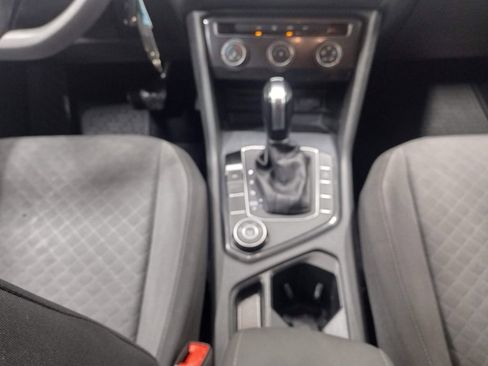 Used 2020 Volkswagen Tiguan S image 38