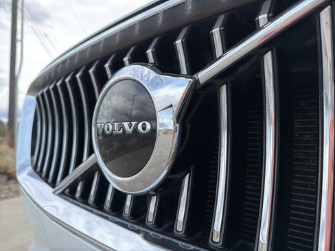 Used 2020 Volvo XC90 T5 Momentum w/ Protection Package Premier image 7