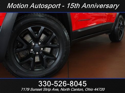 Used 2017 Jeep Cherokee Trailhawk w/ Comfort/Convenience Group image 44