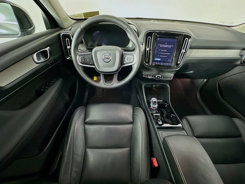 Used 2024 Volvo XC40 B5 Plus AWD/4WD image 9