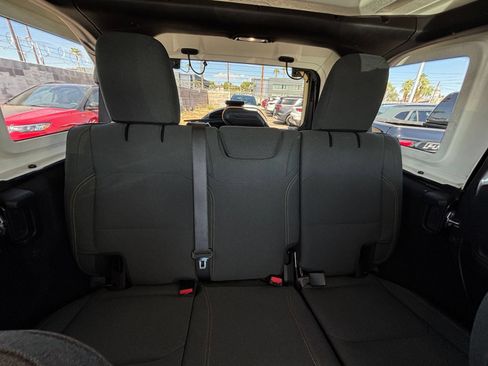 Used 2025 Jeep Wrangler Unlimited Sahara AWD/4WD image 38