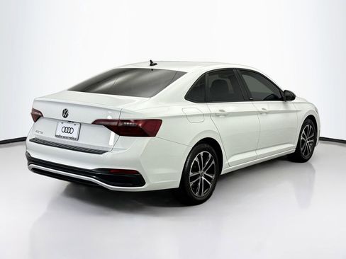 Used 2024 Volkswagen Jetta Sport image 5